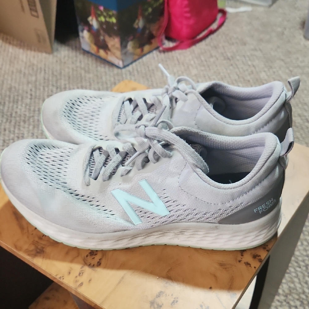 New Balance Women's Light Gray and Teal Athletic Shoes - Picture 3 of 5